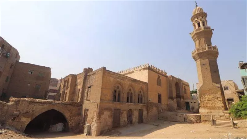 قبر الأمير منجك اليوسفي السلحدار بالحطابة.. شاهد على مجد رجال الدولة بالقاهرة
