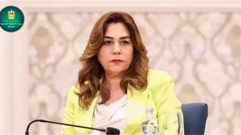 حافظا على وجهة مصر.. وزيرة البيئة: لا تهاون مع أوجه القصور فى أعمال النظافة