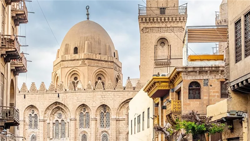 أثر يحكي قصة سلطان.. جولة داخل مجمع قلاوون في قلب القاهرة التاريخية