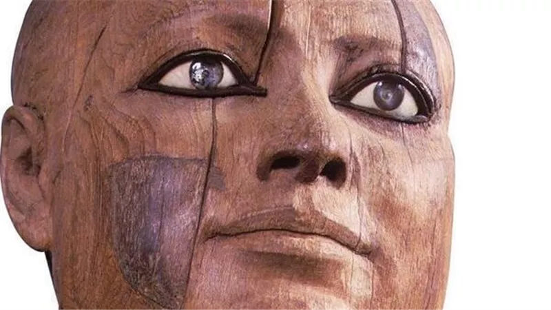  تمثال له عينان من الكريستال.. كيف جعل المصري القديم التمثال يبدو حيًا؟