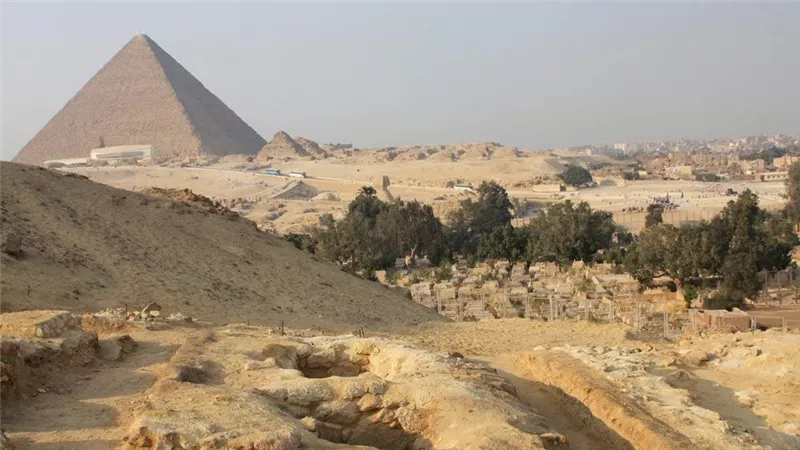من دفاتر المصري القديم.. يوم في حياة عامل بناء الأهرام