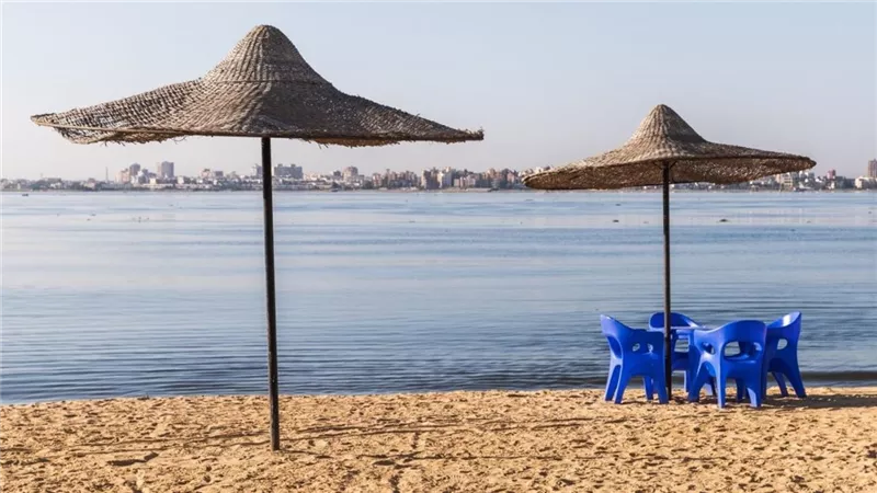 افتتاح شاطئ مجاني 1200 متر  للأهالي احتفالًا باليوم العالمي للسياحة