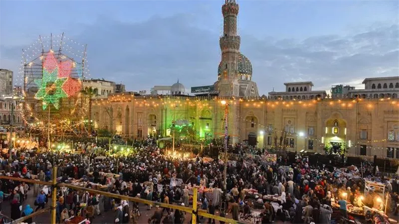 بشائر الاحتفال بقدوم الرأس الشريف إلى مصر.. القاهرة تستعد لمولد الإمام الحسين