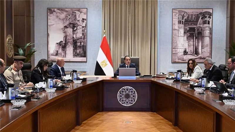 مدبولي يوجه بحصر تساؤلات المواطنين حول الطرق والنقل والإسكان ومياه الشرب