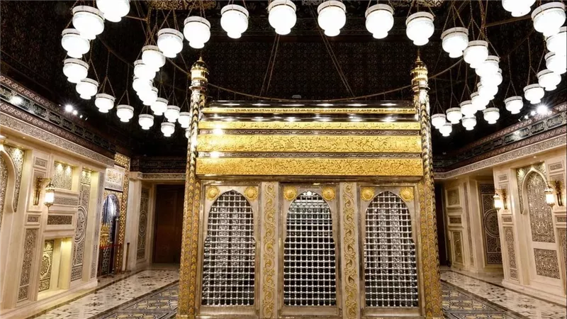 رأس الإمام الحسين في القاهرة.. ماذا تقول المصادر التاريخية عن المشهد الحسيني؟