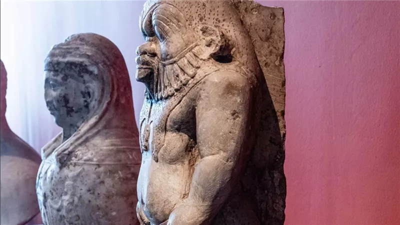 تمثال الإله بس.. حامي الأمهات والأطفال في مصر القديمة يظهر داخل متحف ألماني