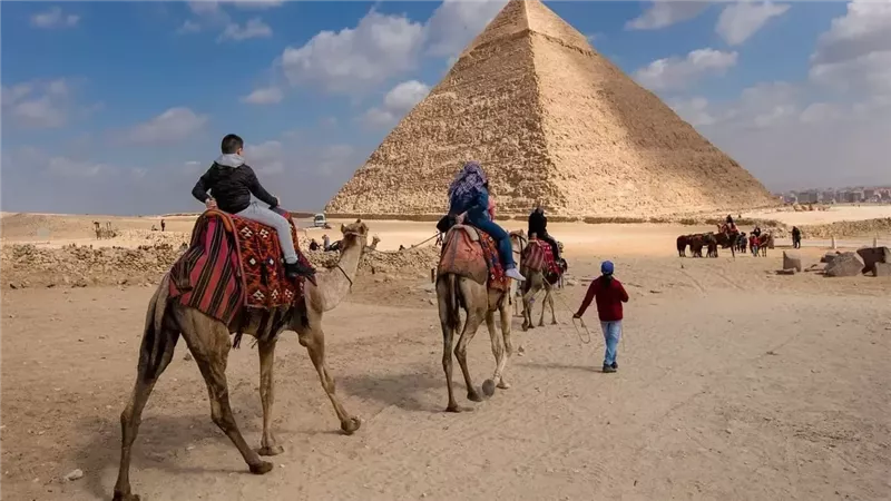 السائح العربي يختار مصر.. 5 عوامل تعزز جاذبية المقاصد السياحية المصرية