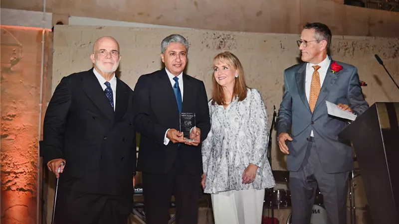 باسم حلقة يهنئ وزير السياحة بفوزه بجائزة الريادة العالمية للسياحة والسفر