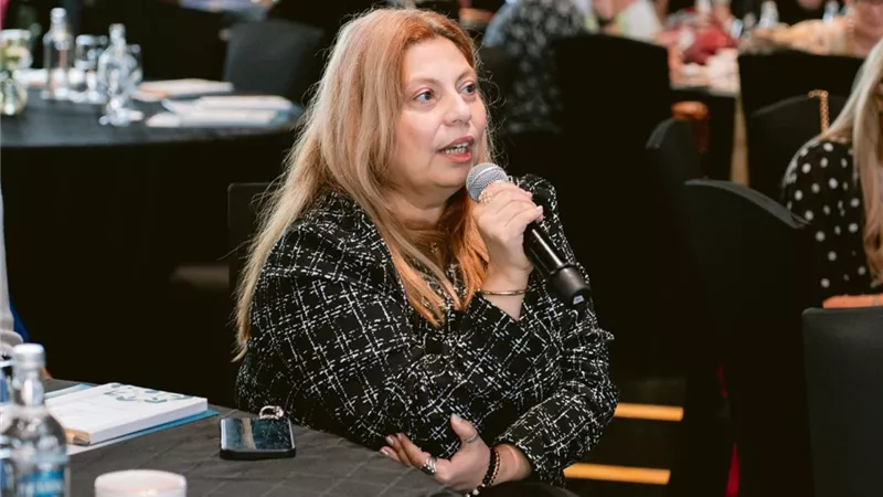 مديرة 
