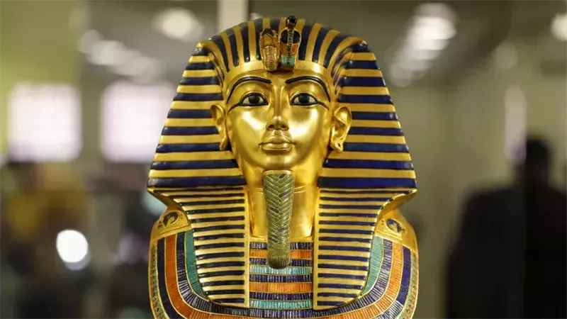 سر أثري عمره سنوات.. هل دفنت نفرتيتي داخل مقبرة توت عنخ آمون؟