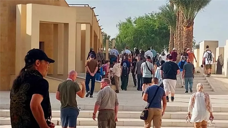 إقبال سياحي كثيف على متحف إيمحتب بسقارة خلال الأيام الماضية