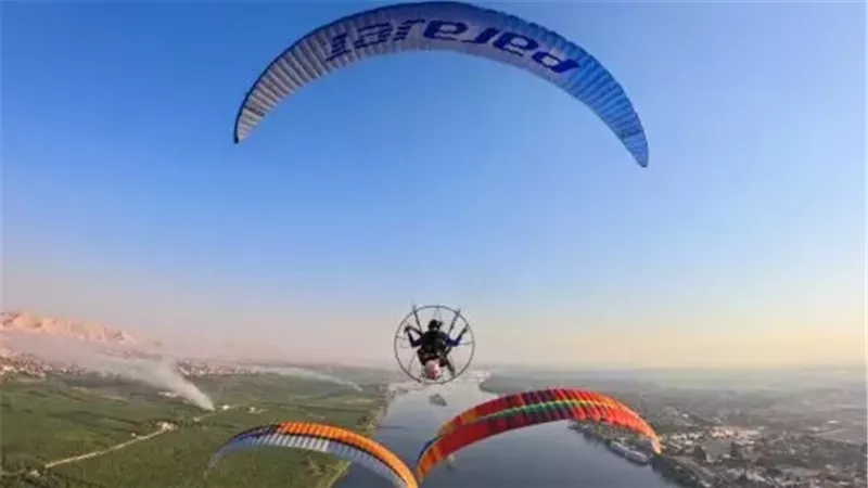 أكثر من 100 طيار يحلقون فوق آثار الأقصر في فعاليات «إيجبت جيت 8»