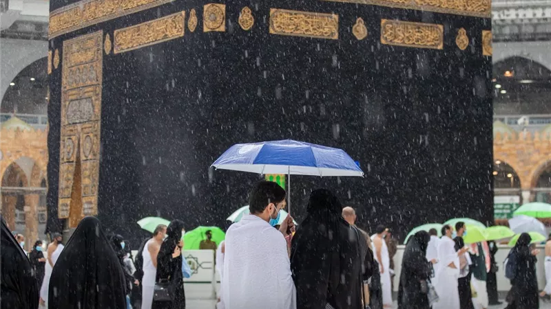 الأرصاد السعودية تحذر المعتمرين من أمطار وسيول مكة